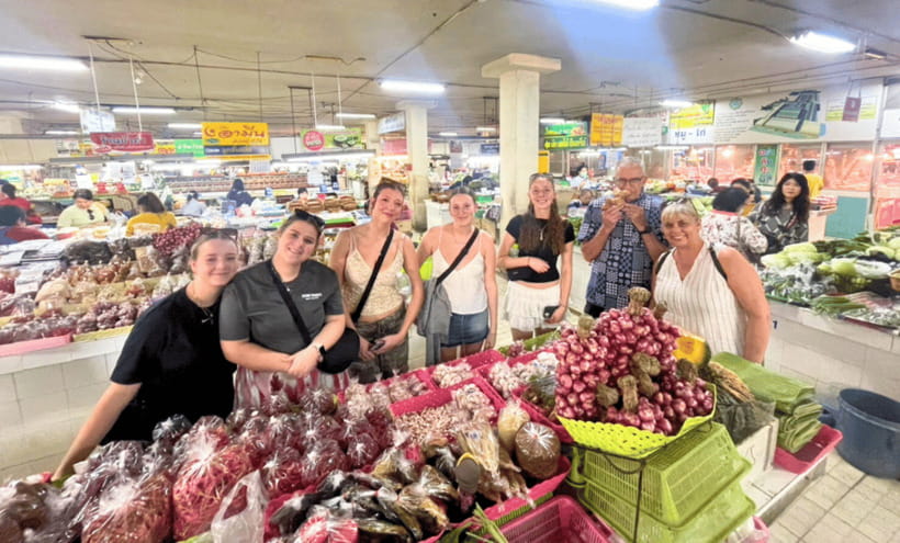 Chiang Mai : Super Fun Thai Cooking Class - Cooking outdoors in Chiang Mai’s old town kitchen feel