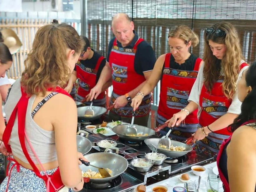 Chiang Mai: Thai Cooking Class with Market Tour - Timing, pickup, and how the day flows