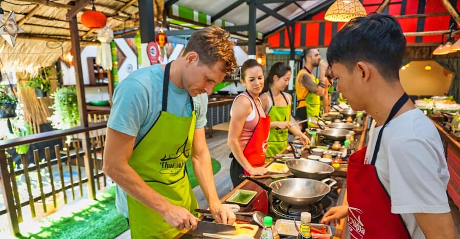 Chiang Mai: Traditional Thai-Akha Cooking Class& Market Tour - The market tour: your shortcut to better Thai food