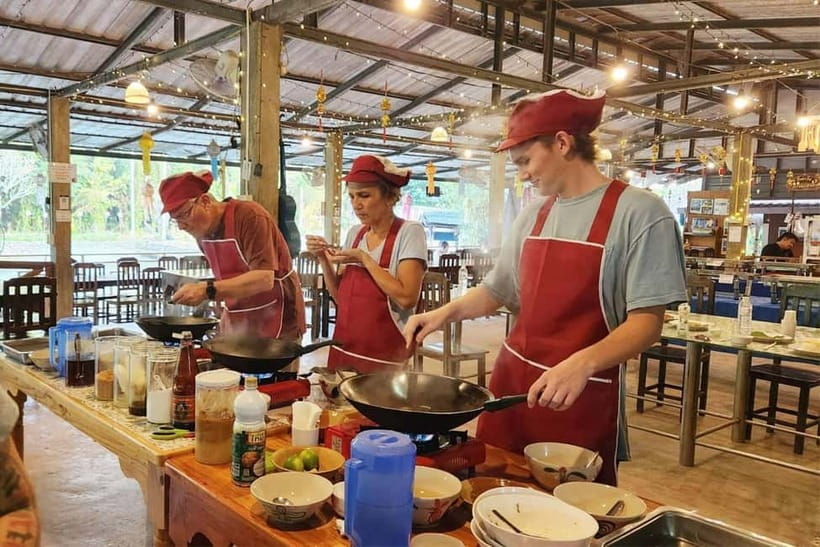 Chiang Rai:Lanna Home Cooking Class at Give Green Farm House - Picking Your Theme: Soups, Curries, Stir-Fries, Salads, or Desserts