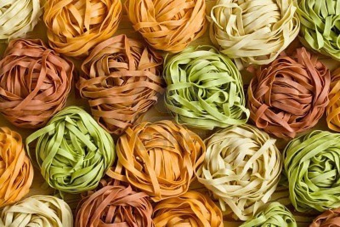Colorful Pasta Tagliatelle and Ravioli Cooking Class near Arezzo - Bruschetta start, Chianti wine, and the homemade crostata finish