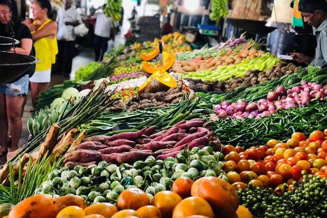 Cook with Wasantha - Dutch Market Shopping: How to Pick Veg and Fruit for Curry