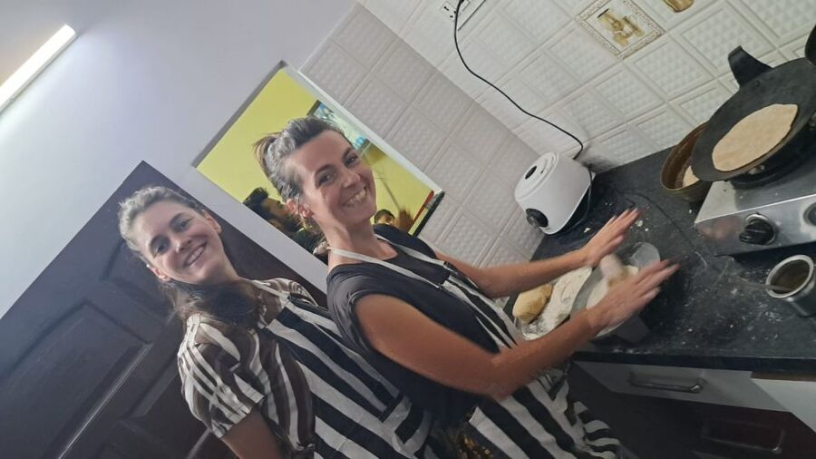 Cooking class and dinner with Rekha family with full meals - Cooking in a Small Group: The Comfort Factor