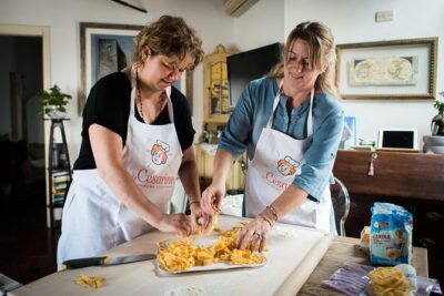 Cooking class at a Cesarina's home with tasting in Siracusa - The 3-hour flow: starter, pasta work, then wine and dessert