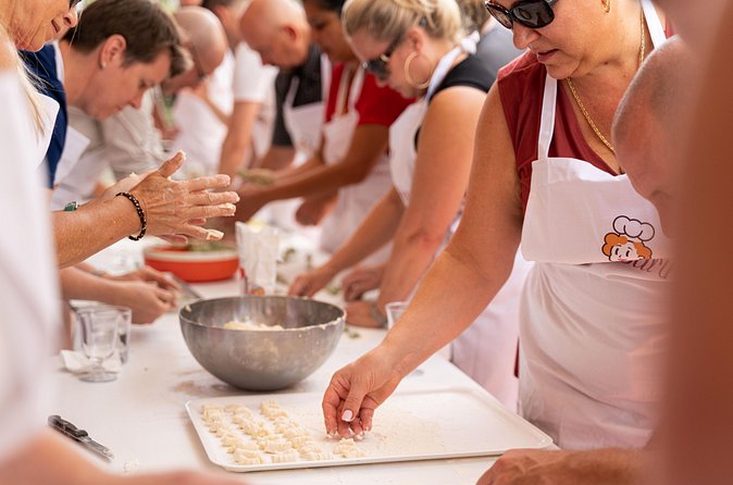 Cooking class at a Cesarina's home with tasting in Siracusa - Getting there in Syracuse: meeting point and parking reality