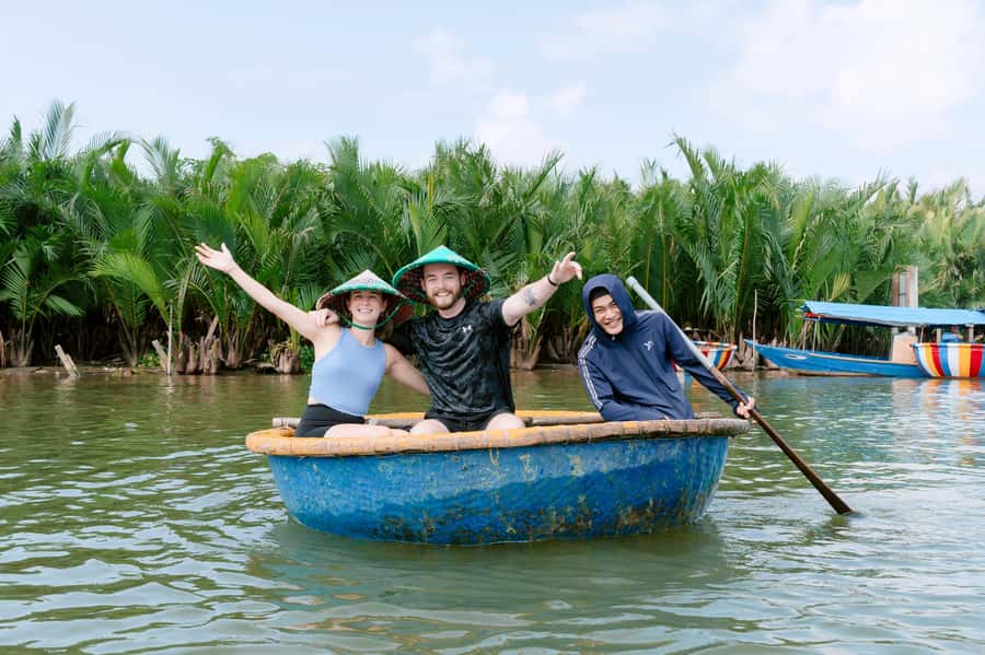 COOKING CLASS -BASKET BOAT - Should you book the basket-boat cooking and lantern class?