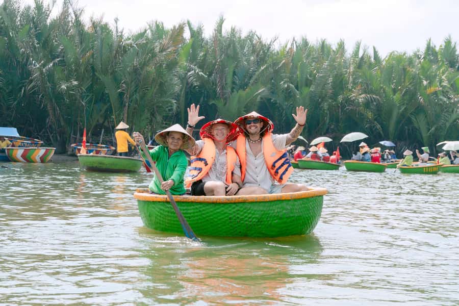 COOKING CLASS -BASKET BOAT - Lantern-making in Hoi An: craft time with local people