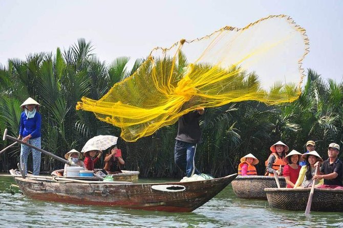 Cooking Class Hoi An:Local Market, Basket Boat, Fishing & Cooking - Fishing in the Canal: Net Throwing and Purple Crab Catching