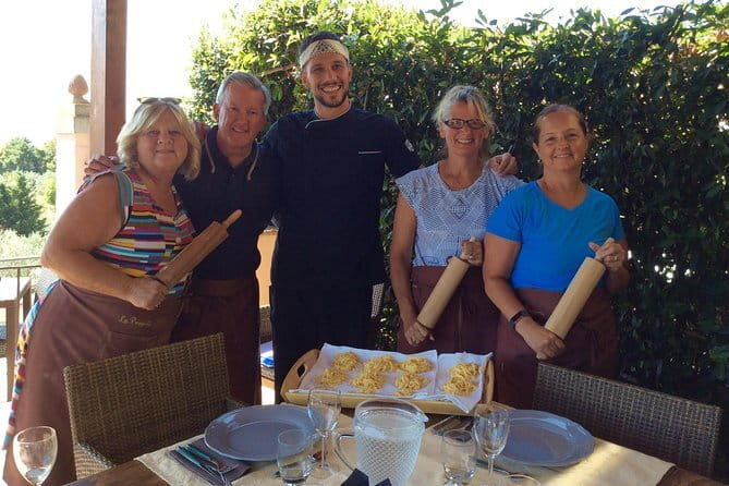 Cooking Class in a Florentine Villa with Transfer for small group - Who should book this class (and who might not)