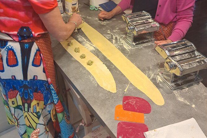 Cooking class in a garden: handmade pasta - The 10:00 am flow: aperitifs, then pasta dough