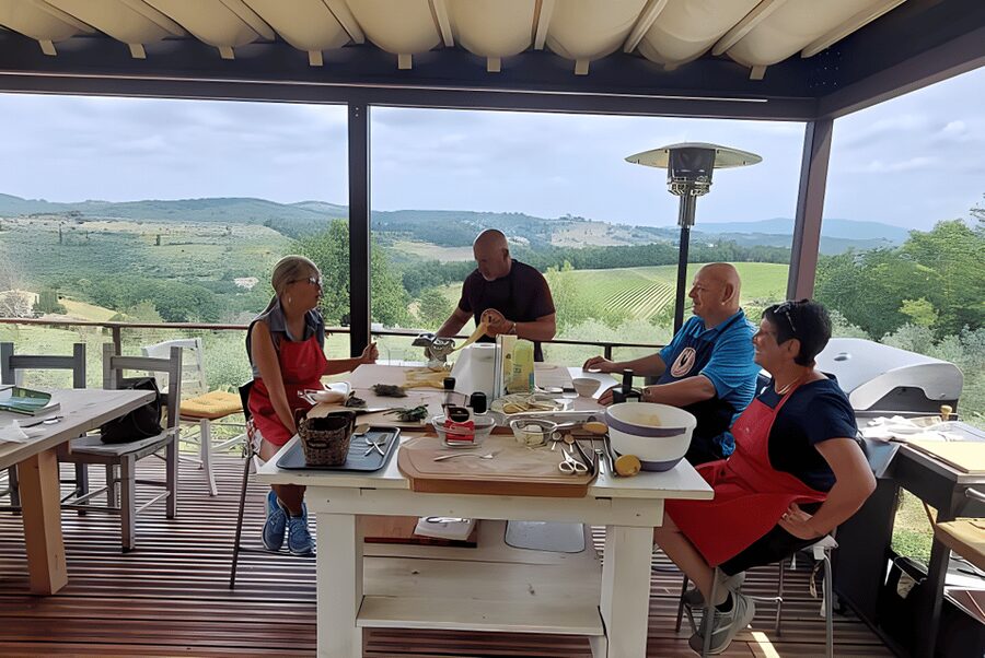 Cooking class in our family farm in Chianti with lunch - Bread and schiacciata dough: one skill, many recipes