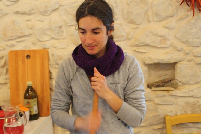 Cooking class in the countryside with Simona - A family kitchen in Chiaramonte Gulfi that starts with silence