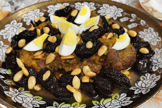 Cooking Class - Moroccan cuisine - Inside Dar Yassine: meeting the family and getting to work