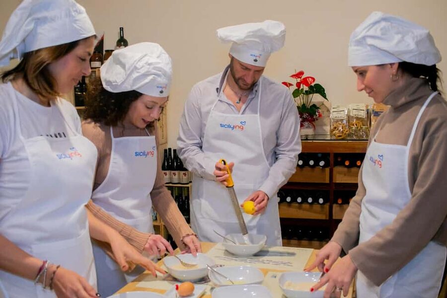 Cooking class, visit to the Catania market and light lunch - Timing and what 3 hours really means