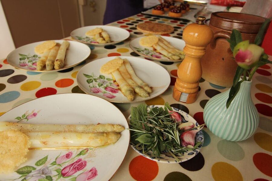 Cooking Class with a Parisian Chef - What Makes the Experience Feel Very Paris: Home-Kitchen Atmosphere