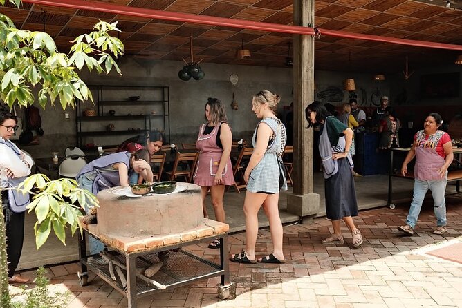 Cooking class with a traditional Oaxacan cook - Cooking Oaxacan mole in clay: the main event