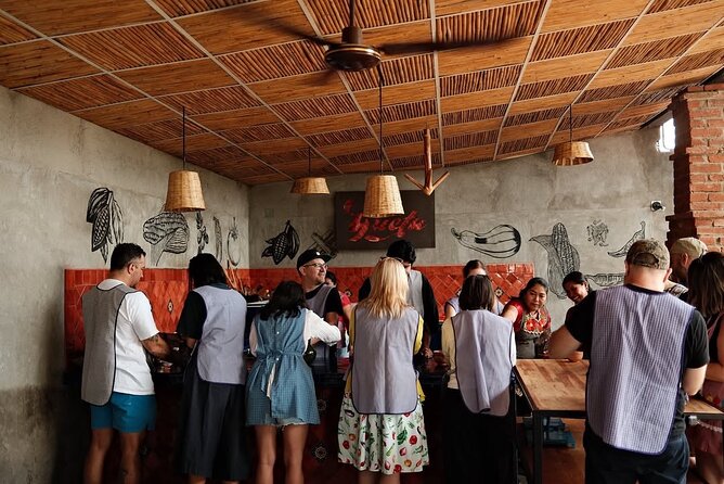 Cooking class with a traditional Oaxacan cook - Group size and English support: why that matters