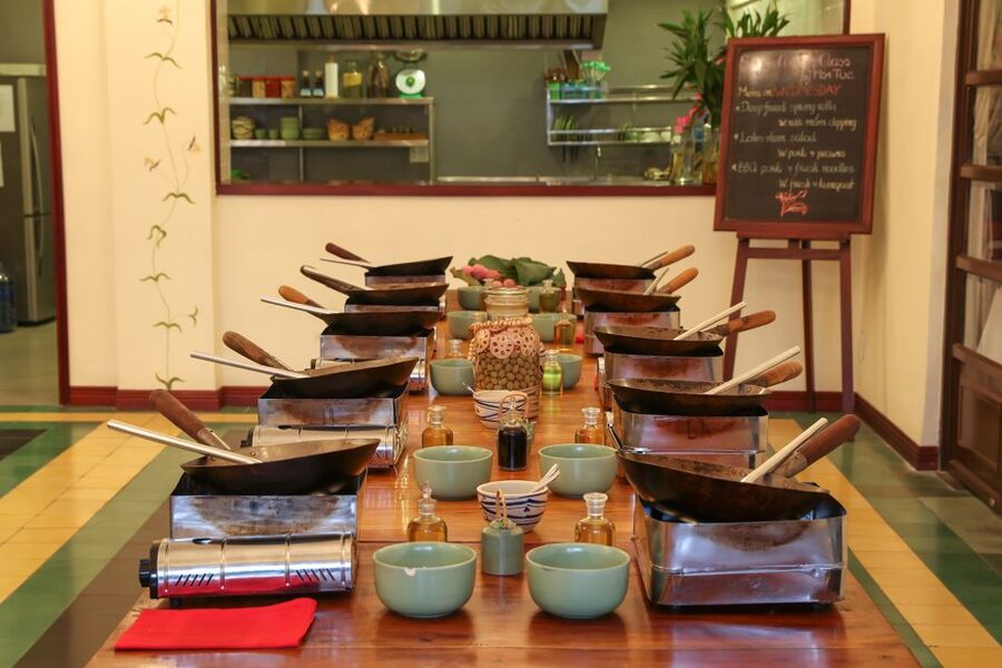 Cooking Class with Ben Thanh Market visit - Finding the Cua Tay Gate Meeting Point (9:00 AM)