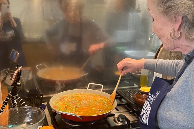Cooking Class with Grandma. Groups & Corprative - Inside the kitchen: how the team keeps things easy for English speakers