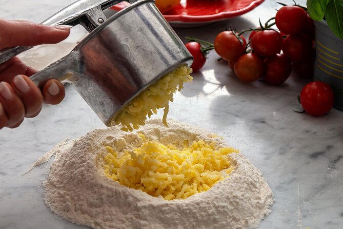 Cooking Class: Your Culinary Love Affair in Sorrento - A farmhouse meal with Vesuvius views (and how to dress for it)