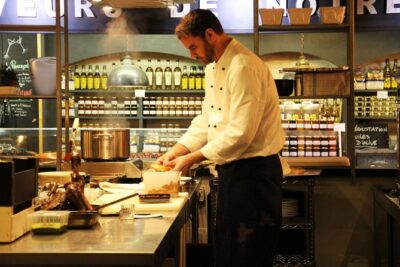 Cooking workshop with an exceptional chef in Avignon - In the Kitchen at Cuisine Centr’Halles: How the Cooking Portion Works