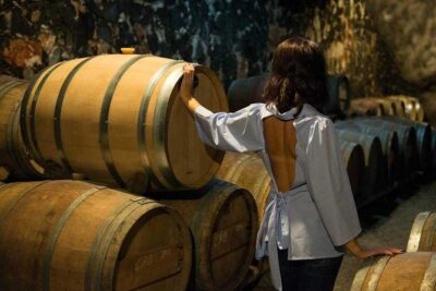 Cretan Delights - Wine, Olive Oil & Cooking Workshop from Chania - Winery Dourakis: tasting Crete’s grapes like a pro