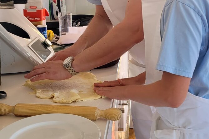 Croix Rousse Market & Rooftop Cooking Class in Lyon - Should You Book This Croix Rousse Cooking Class?