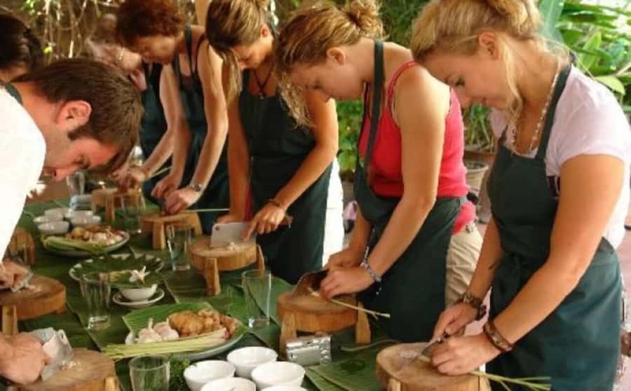 Da Nang: Traditional Cooking Class with meal in Local Family - Key highlights worth your time