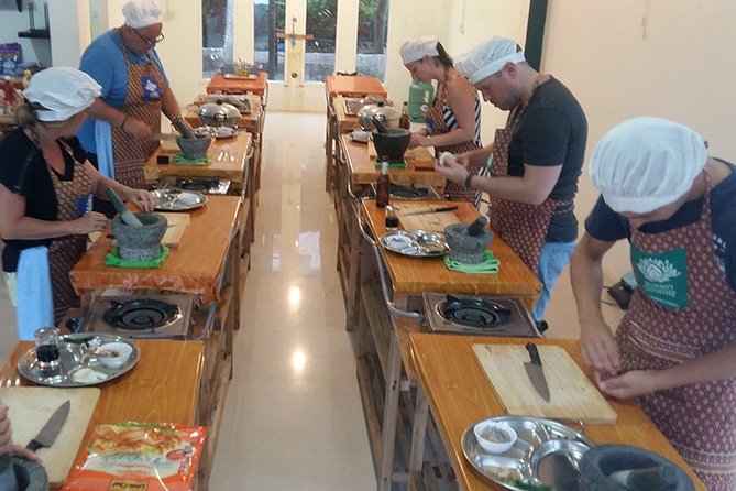 Dinner Cooking Class with Thai Master Chef at Sukho Cuisine Koh Lanta - Pickup, group size, and the comfort factor