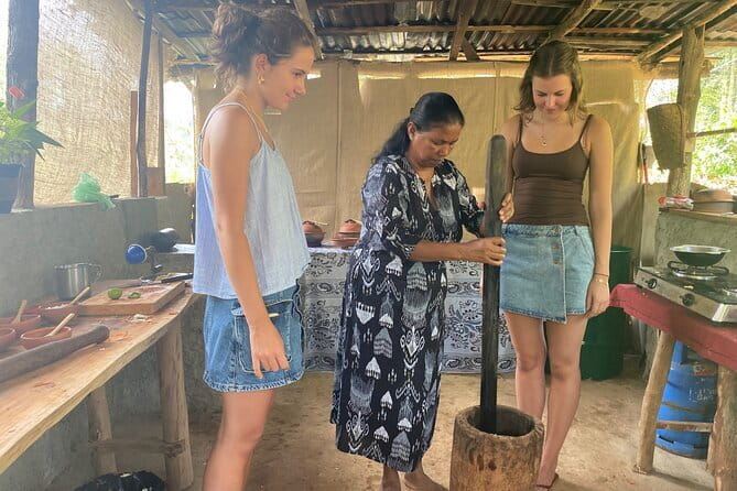 Ella Sri Lanka Cooking Class Experience - Cooking in the outdoor family kitchen: how the lesson actually works