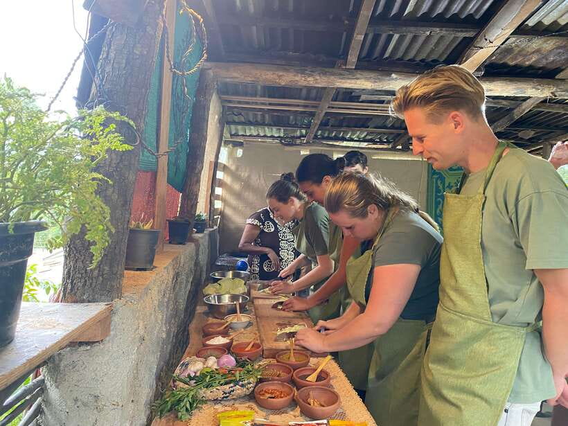 Ella Sri Lanka : Mom's Kitchen Cooking class - Food safety and handling: what to expect in a family kitchen
