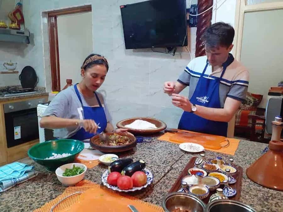 Essaouira: Traditional Family Style Moroccan Cooking Class - A 6 PM start in Essaouira: where you meet and why timing matters