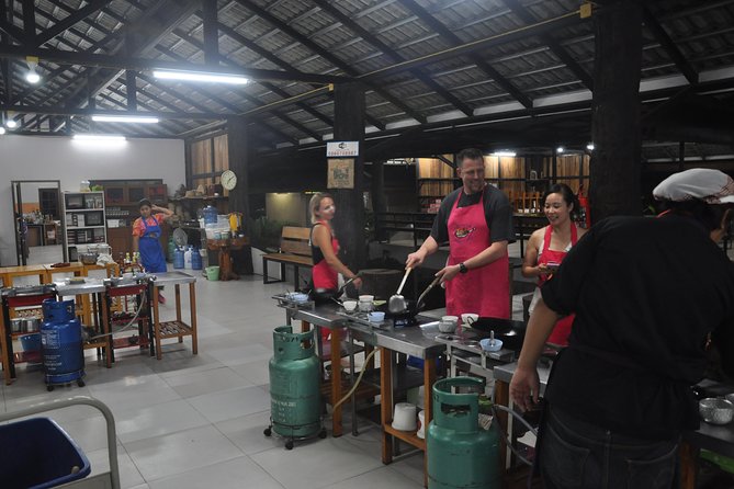Evening Cooking Class in Organic Farm with Local Market Tour - Somphet Market: a 30-minute hit of local food culture