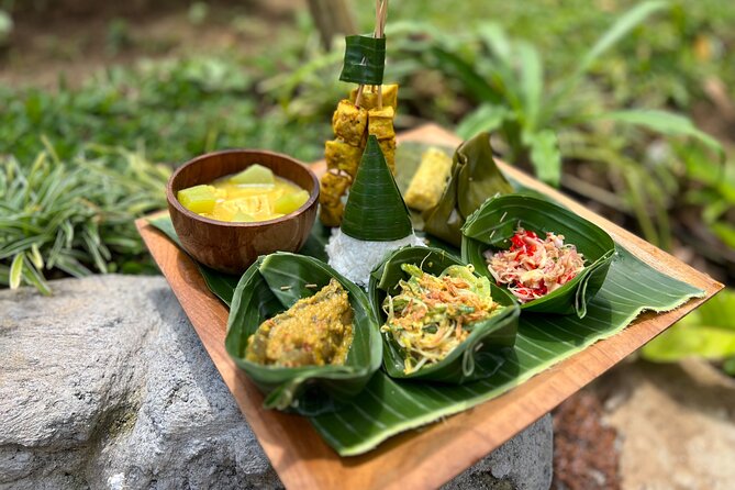 Evening Cooking Class with Romantic Dinner in Ubud - The Balinese house and garden stop: food starts with home life