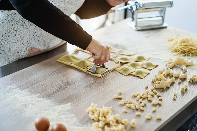 Every Day Cooking Class in Lucca Italy - Starter: aperitivo or local wine, then you get hands-on