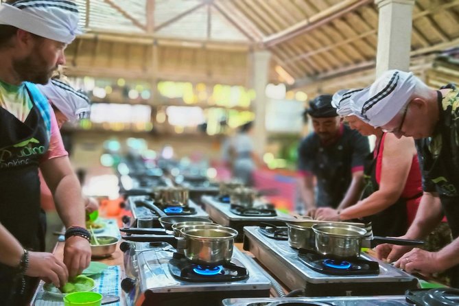 Exclusive Authentic Balinese Cooking Class at Family home - Payangan Market: your real ingredient lesson before you cook