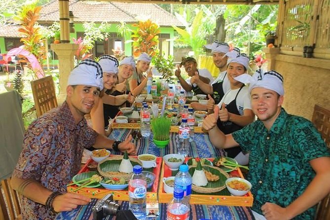Exclusive Authentic Balinese Cooking Class at Family home - Inside the Balinese compound open kitchen: more than a class