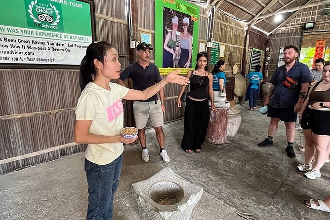Experience Cooking Class for Lunch or Afternoon With Local Chef - Traditional tools: pounding rice and grinding for real texture