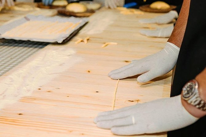 Family Tuscan Cooking Class - Your 3-hour flow: dessert first, then bruschetta, then pasta