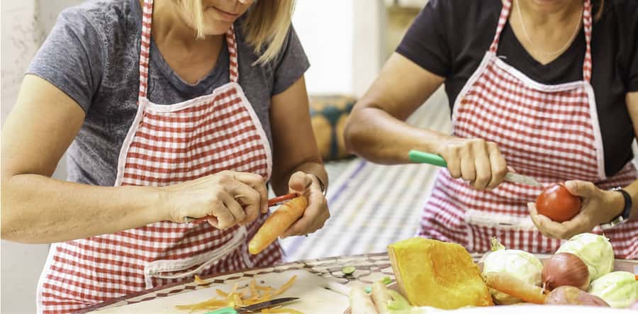 Fes: Private Moroccan Cooking Class - Hotel pickup and meeting your chef: language and pace that feel easy
