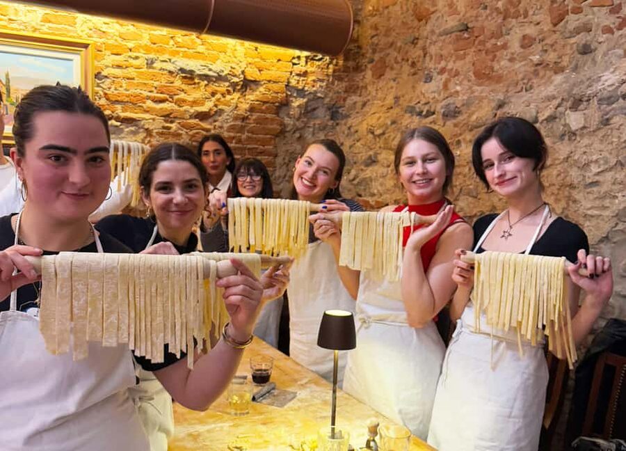 Florence Cooking Class: Ravioli & Pasta & Wine + Gift Apron - Who this Florence cooking class fits best