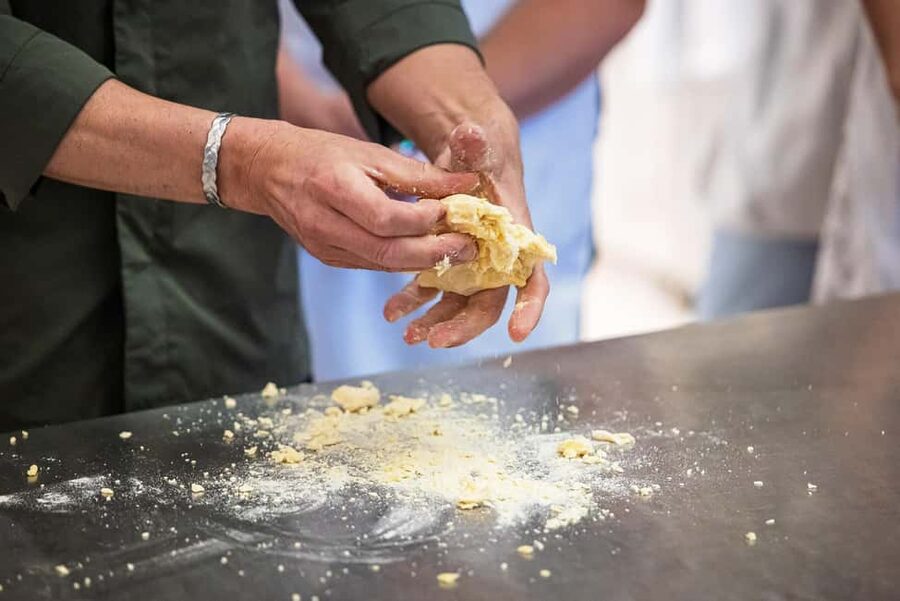 Florence: Handmade Pasta & Dessert Class with Unlimited Wine - Lunch or dinner in Florence: where the value lands