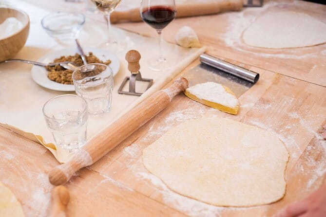 Florence: Pasta Cooking Class with Tiramisu & Gift Apron - The 2.5-hour flow: from dough to dinner table