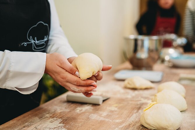 Florence Pizza & Tiramisù Cooking Class: Small Group Experience - Location in Florence: Meeting Point and Getting There