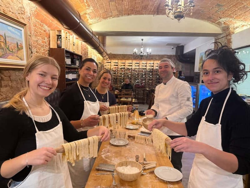 Florence: Premium Pasta Cooking Class with Tiramisu & Wine - Where You Go in the Duomo Area (and How to Avoid Confusion)