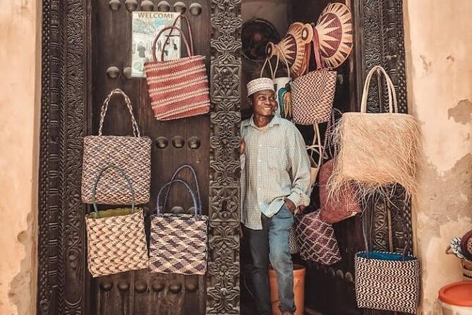 Full-Day Private Tour in Zanzibar with Cooking Class - House of Wonders: Bronze Guns, Curved Doors, and Maritime Time