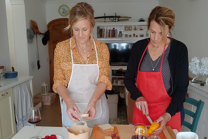 Genuine Home Cooking Class + Wine Tasting - Wine tasting at the table: what makes it feel real