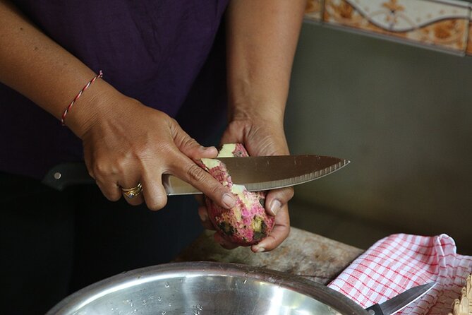 Gianyar Market Visit & Cooking Class in Ubud with Kadek & Putu - The Gianyar Market Stop: Fruits, Veg, and Herbs That Actually Matter