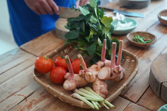 Half Day Guided Thai Cooking Class in Chiang Mai - Meeting Point and Getting There