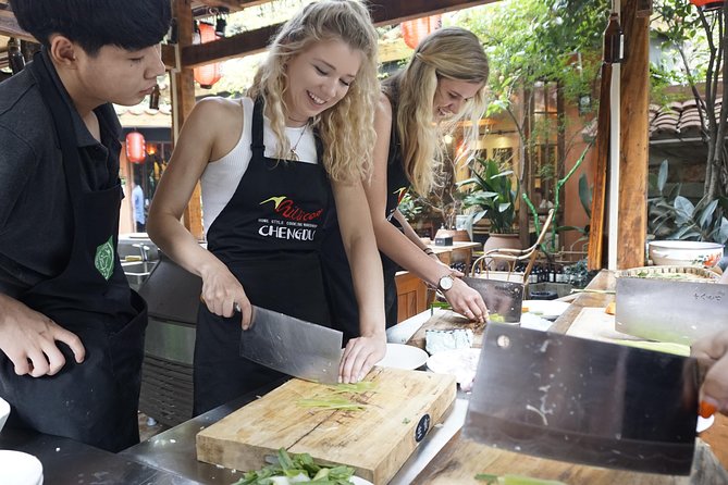 Half-Day Xi'an Biang Biang Noodles Cooking with a Market Visit - Tea and a chef’s home courtyard cooking session